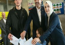 AK Parti’nin adayı Kurum oyunu attı: İlk adımı inşallah sandıkta atmış olacağız