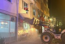 Seçim kutlaması sırasında balkon çöktü, bir kişi öldü