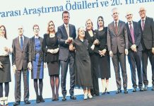 Sakıp Sabancı, 20. yıl anma töreninde yapay zekâ ile mesaj verdi