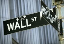 Trump Meksika ve AB’ye %30 gümrük vergisi uyguladı, ABD pay vadeli süreçleri düştü